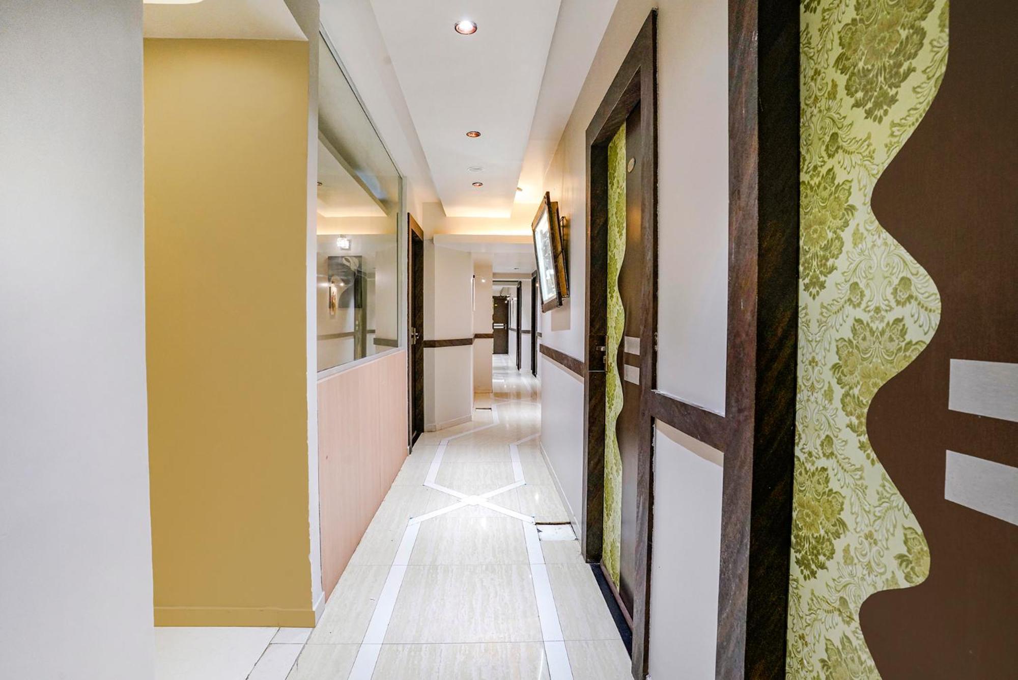 Fabexpress Amber Corp Inn - Nr Nesco Exhibition Center Mumbai Exterior photo